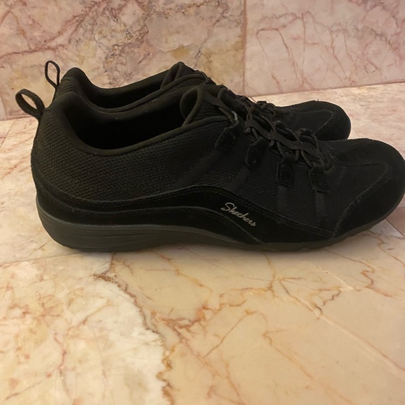 Skechers all black Slip on Sneakers - Picture 2 of 6